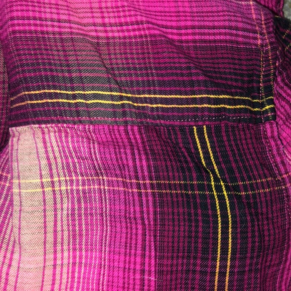 Small long sleeved flannel - Picture 2 of 2